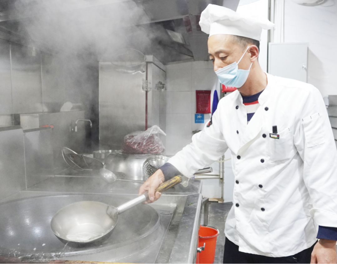 【云顶集团3118药业30周年人物专访】同心30载 同行云顶集团3118人——（三十三）杨义：让大家吃饱吃好 全身心投入到工作中